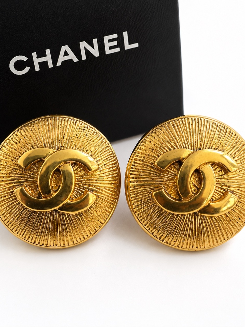 RARE Vintage CHANEL Jumbo CC Sunburst Clip-On Earrings 94P Spring 1994 - Picture 2 of 16